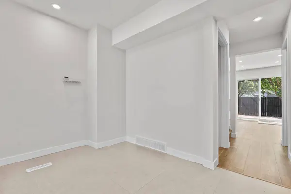 6223 N 31 AVE NW #411, Calgary, AB T3B 1J8