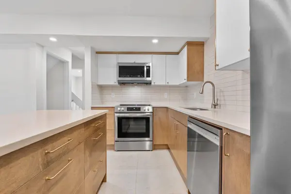 6223 31 AVE NW #411, Calgary, AB T3B 1J8
