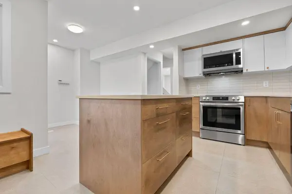 6223 31 AVE NW #411, Calgary, AB T3B 1J8