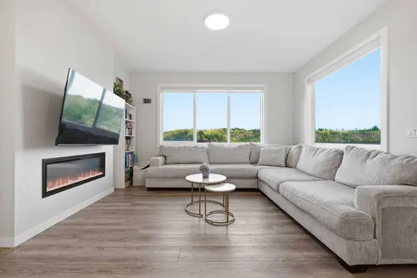 34 Belvedere GN SE, Calgary, AB T2A 7M5
