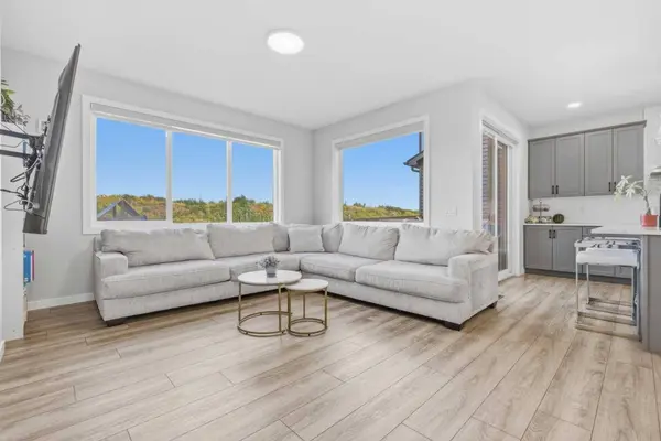 34 Belvedere GN SE, Calgary, AB T2A 7M5