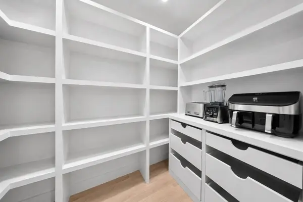 3041 1 ST SW, Calgary, AB T2S 1P7