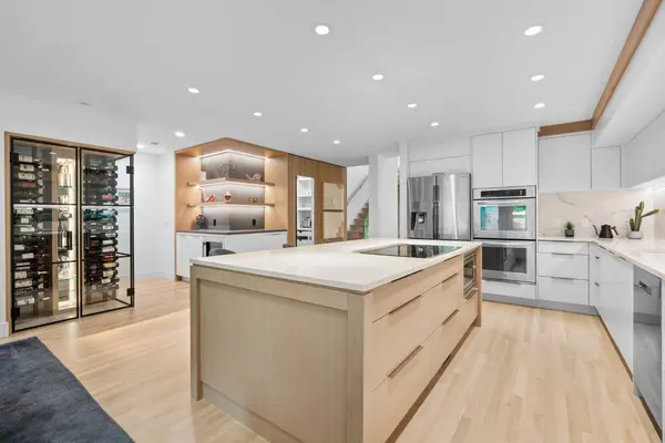 3041 1 ST SW, Calgary, AB T2S 1P7