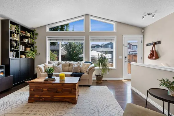 38 Auburn Bay GDNS SE, Calgary, AB T3M 0K3