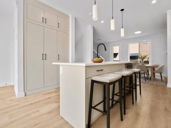 2354 7 ST NW, Calgary, AB T2M 1T1