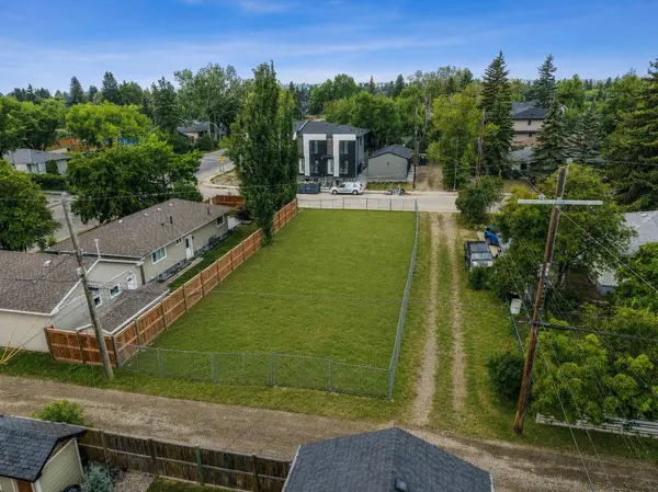 2624 Granville ST SW, Calgary, AB T3E 4C9