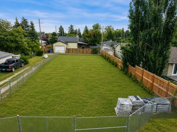 2624 Granville ST SW, Calgary, AB T3E 4C9