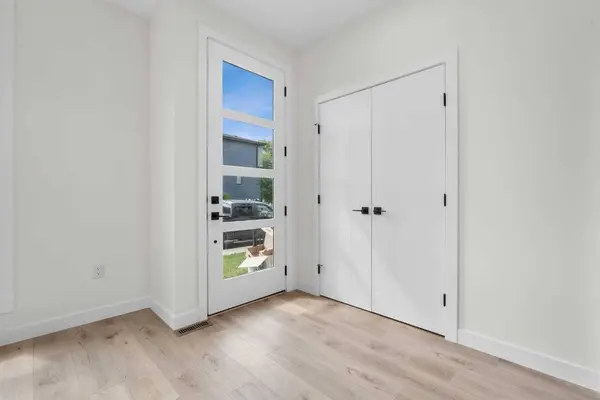 2352 7 ST NW, Calgary, AB T2M 1T1