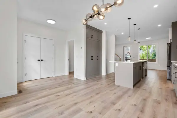 2352 7 ST NW, Calgary, AB T2M 1T1