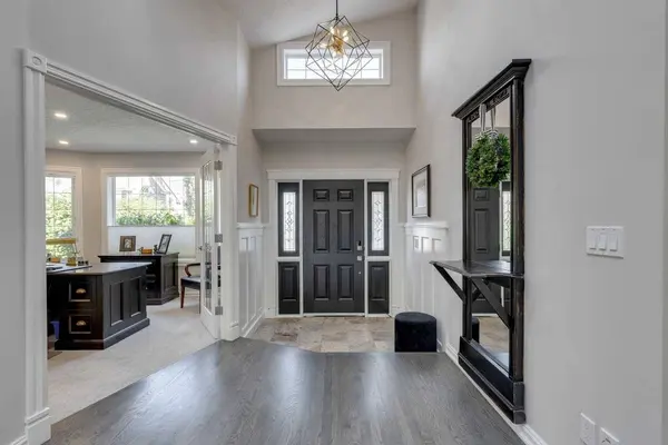 6 Patterson Close SW, Calgary, AB T3H 3K2