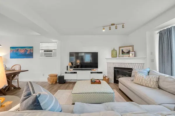 4553 Passchendaele RD SW, Calgary, AB T2T 6C9