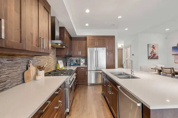 2028 37 AVE SW, Calgary, AB T2T 2H5