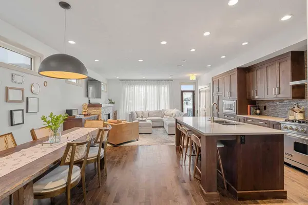 2028 37 AVE SW, Calgary, AB T2T 2H5
