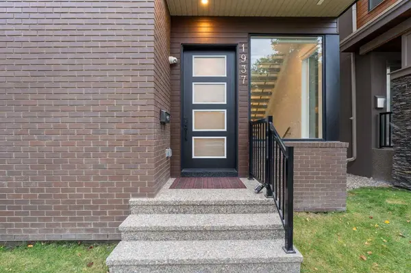 1937 44 AVE SW, Calgary, AB T2T 2N7