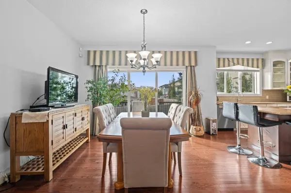 28 Evansview MNR NW, Calgary, AB T3P 0J7