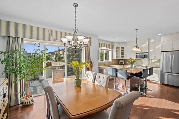 28 Evansview MNR NW, Calgary, AB T3P 0J7