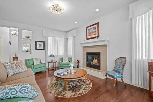 28 Evansview MNR NW, Calgary, AB T3P 0J7
