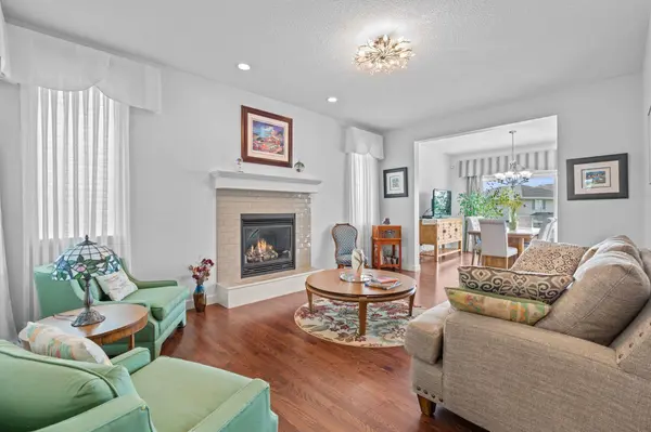 28 Evansview MNR NW, Calgary, AB T3P 0J7