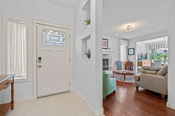 28 Evansview MNR NW, Calgary, AB T3P 0J7
