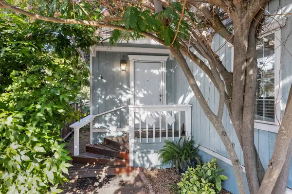 9360 N Blackstone #195, Fresno, CA 93720