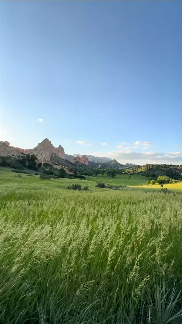 feature image of Best Hiking and Running Trails in Colorado Springs | Local Lifestyle Guide