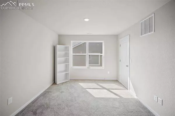 5156 Roundhouse DR, Colorado Springs, CO 80925