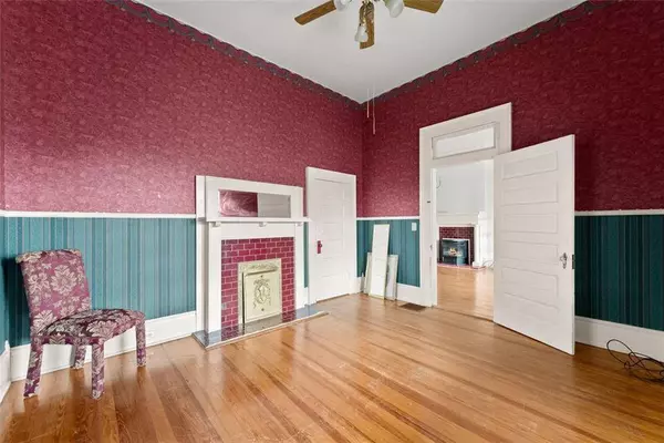 2140 N BROAD ST, Commerce, GA 30529