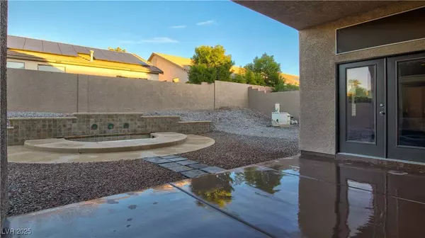 514 Enchanted Lakes DR, Henderson, NV 89052