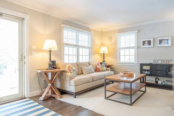 10 Abbey Gate Rd, Barnstable, MA 02635