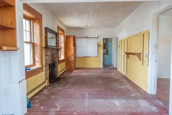8 Essex Pl, Harwich, MA 02646