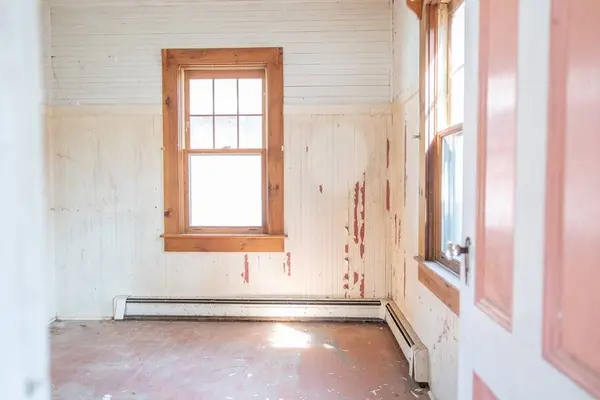 8 Essex Pl, Harwich, MA 02646
