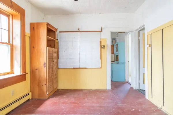 8 Essex Pl, Harwich, MA 02646