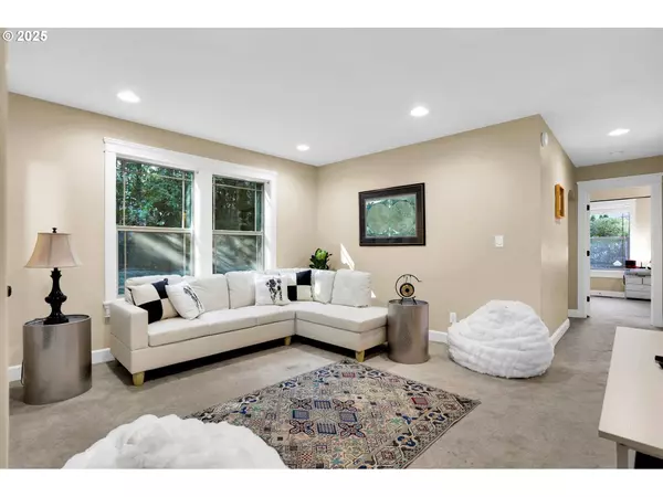 1862 E 43RD AVE, Eugene, OR 97405