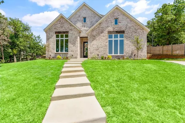 Should I Price My Home High or at Market Value in Pensacola?