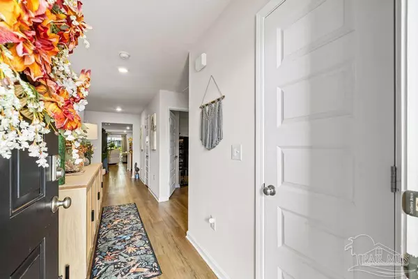 5277 Peach Dr, Pace, FL 32571