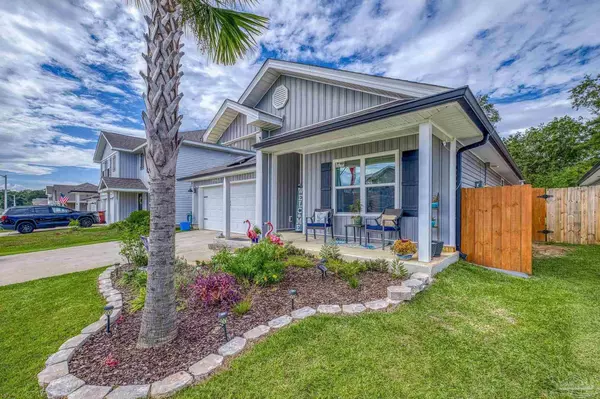 5277 Peach Dr, Pace, FL 32571