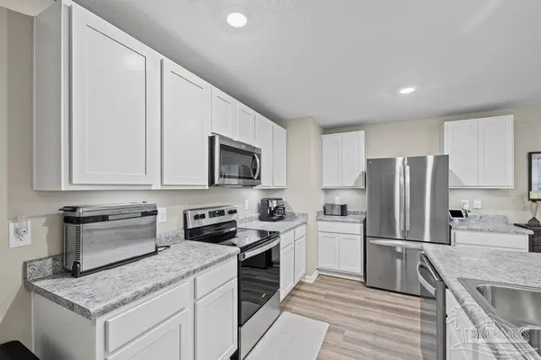 5455 Peach Dr, Pace, FL 32571