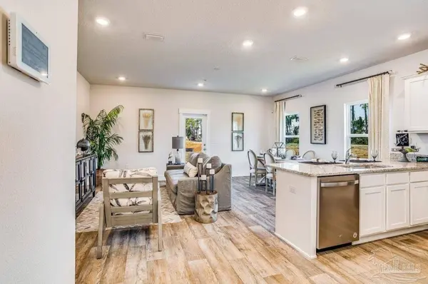 9515 Nature Creek Cir, Pensacola, FL 32526