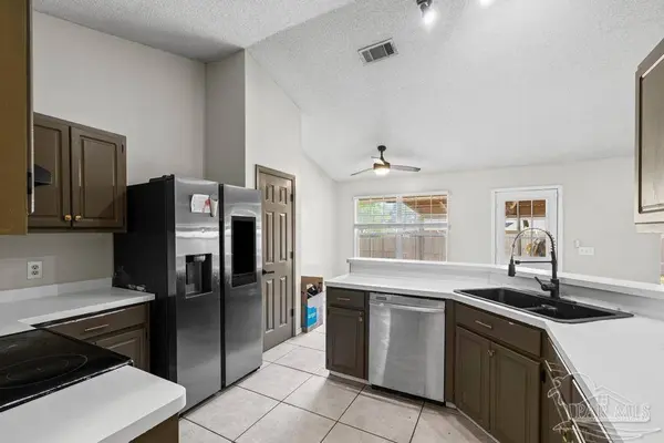 1763 Condor Dr, Cantonment, FL 32533