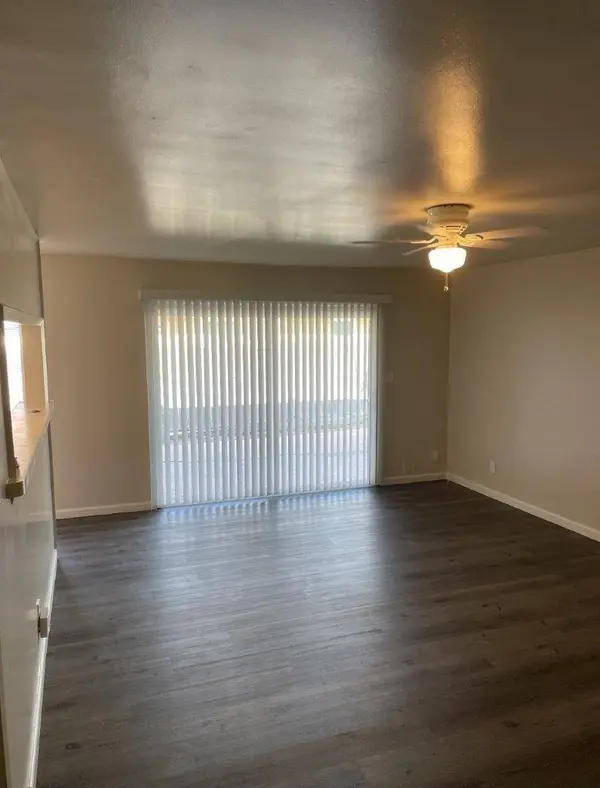 537 W University AVE, Fresno, CA 93705