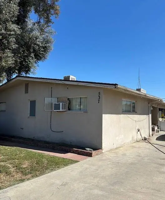 537 W University AVE, Fresno, CA 93705