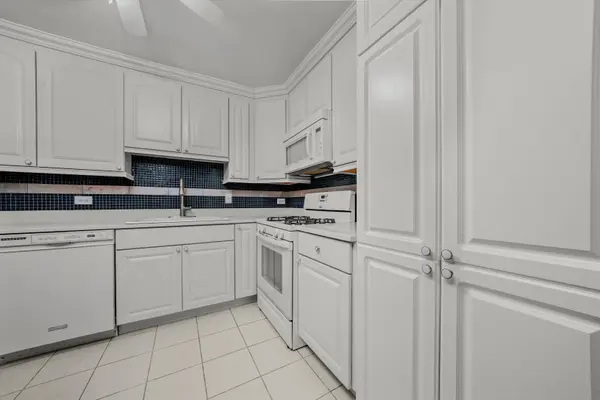 E Central Rd #201, Glenview, IL 60025