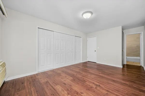 E Central Rd #201, Glenview, IL 60025