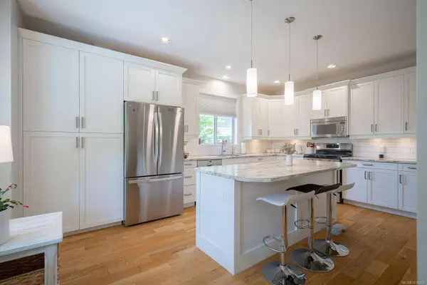 336 Wessex LN, Nanaimo, BC V9R 6H5