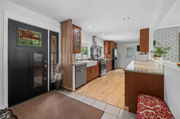 5567 Ventura Dr, Nanaimo, BC V9T 5M6