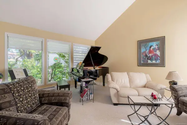 205 Scarborough Pl, Nanaimo, BC V9T 5L3
