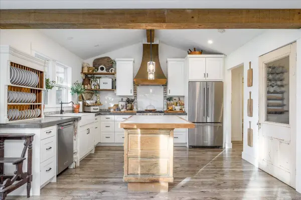 7128 Benwaldun Rd, Lantzville, BC V0R 2H0