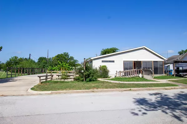815 4th ST, Hempstead, TX 77445