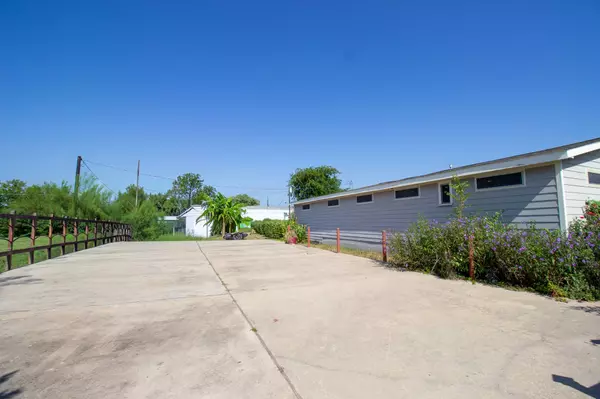 815 4th ST, Hempstead, TX 77445