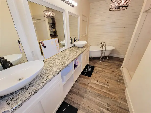 2011 Old Ox RD, Spring, TX 77386